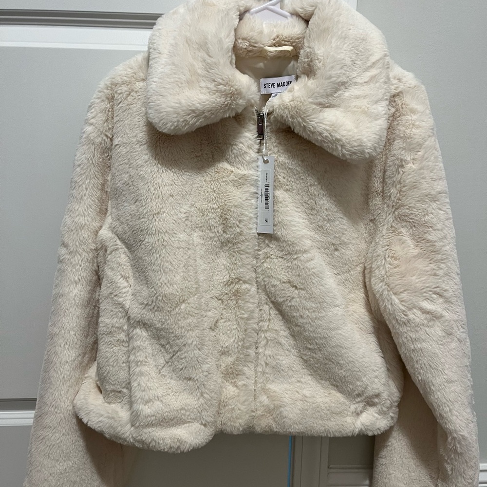 Steve Madden Women's Cream Faux Fur cropped Coat